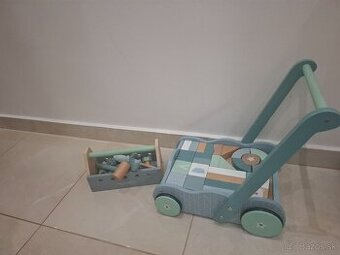 Dreveny vozik a naradie little dutch