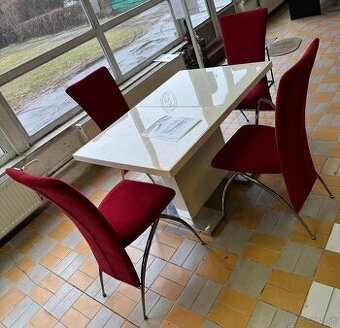 Jedálenský set – biely lesk + 4 červené stoličky
