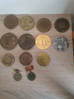 Predám pamätné medaily a odznaky