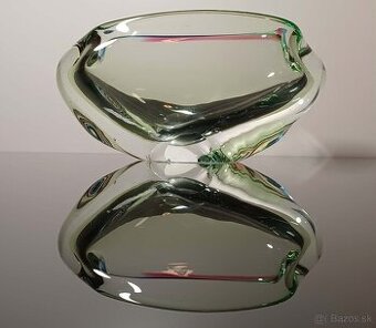 Pekný popolník z hutného skla