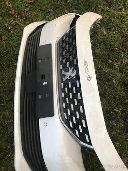 Predam kompletny naraznik na peugeot 508 2019-22