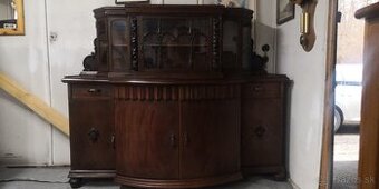 Starožitná komoda s vitrínou