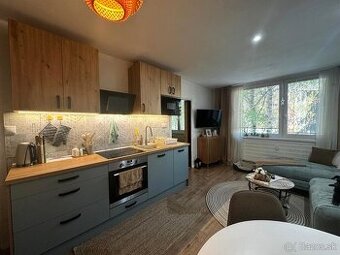 Veľmi pekný 3 izbový byt na PREDAJ v centre mesta Levice