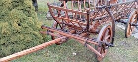 Starý drevený konský voz - rebriňak III