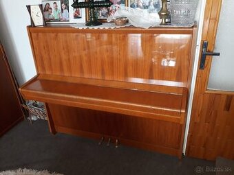 Piano Petrof