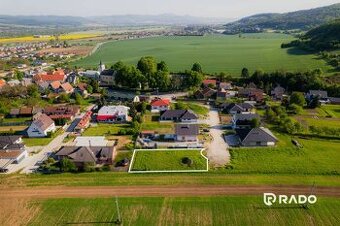 RADO | Na predaj atraktívny, stavebný pozemok 633 m2 TN, Opa