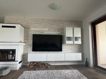 Predám obývaciu zostavu bielu lesklú