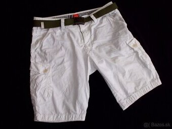 Hugo Boss pánske krátke cargo nohavice L (52)