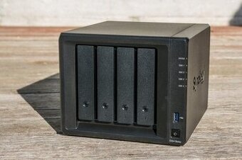 Predám Synology DS418play NAS
