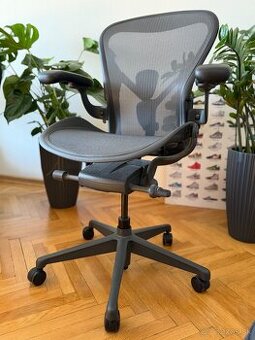 Herman Miller Aeron – veľkosť B | Graphite | Pre tvrdé podla