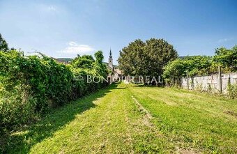 MALEBNÝ SEDLIACKY DOM V HORNÝCH OREŠANOCH S POZEMKOM 557m2 - 1