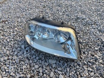 Predám pravé halogénové svetlo z Volkswagen Sharan