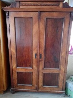 Predám starožitnu skriňu