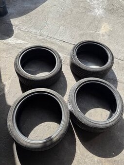 Pneu 235/40 r19