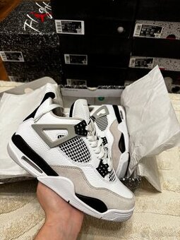 Air Jordan 4 Retro - Military Black