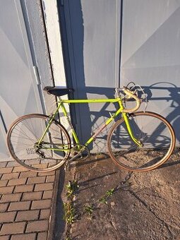 Cestny bicykel