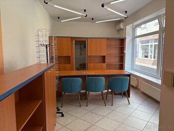Na prenájom obchodný priestor 30 m2 v centre, Nitra