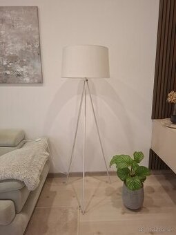 Stojaca lampa
