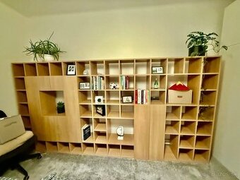 Knižnica - deliaca stena - policový regál