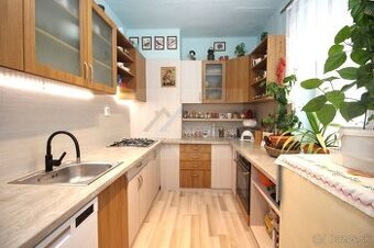 PREDAJ 2 izb BYT 54m2 štvrť SNP Trenčianske Teplice