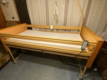 Polohovateľná elektrická zdravotná posteľ+stolík servírovací