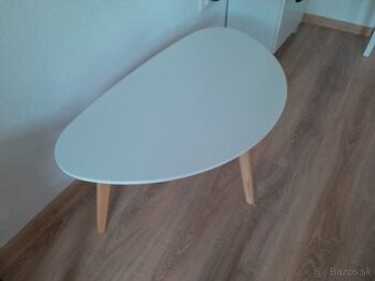Stolik pod TV