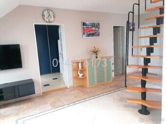 Mezonetový apartmán pri námestí, IHNEĎ VOĽNÝ