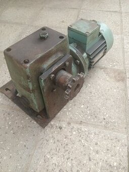 Motor s prevodovkou