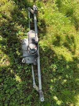 Motorčeka stieračov jeep