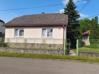 V ČAKLOVE  na predaj starší rodinný dom s veľkým pozemkom