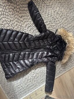 Moncler bunda s kozusinovou ciapkou