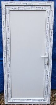 Predám vchodove dvere hladka vypln 100x210 biela farba