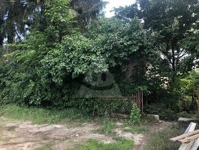 Na predaj pozemok so starým domom v obci Bátorové Kosihy