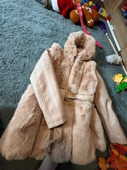 Krasny kožusok veľkosť XL