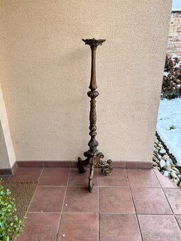 Veľký drevený vysoký svietnik