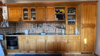Používaná kuchynská linka masív - smrek.