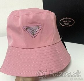 Rúžový klobúk Prada - 1