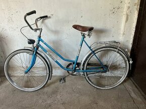 Starý zachovalý bicykel
