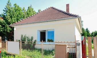Obývateľný dom na veľkom pozemku v Malých Dvorníkoch