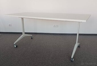 Pisaci stol stohovatelny na kolieskach