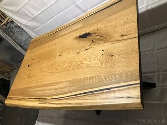 Dubový jedálenský stol