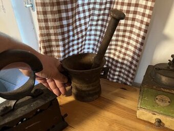 Predám dva staré mažiare na foto.