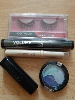 Balík dekoratívnej kozmetiky