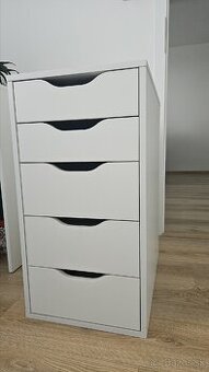 Šufliková skrinka z Ikeai ALEX