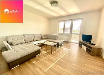 Priestranný zariadený 4-izbový byt s veľkou loggiou, balkóno