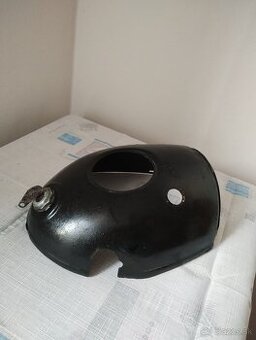 Horní maska ČZ 175/470 sport v originální černé barvě