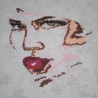 vyšívaná tajomná žena - 1