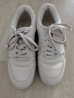Predám tenisky Reserved 37