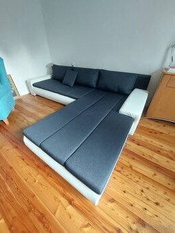 Čierno biela rozkladacia pohovka