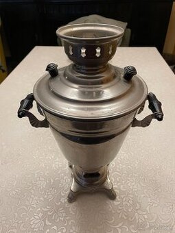 Ruský samovar.